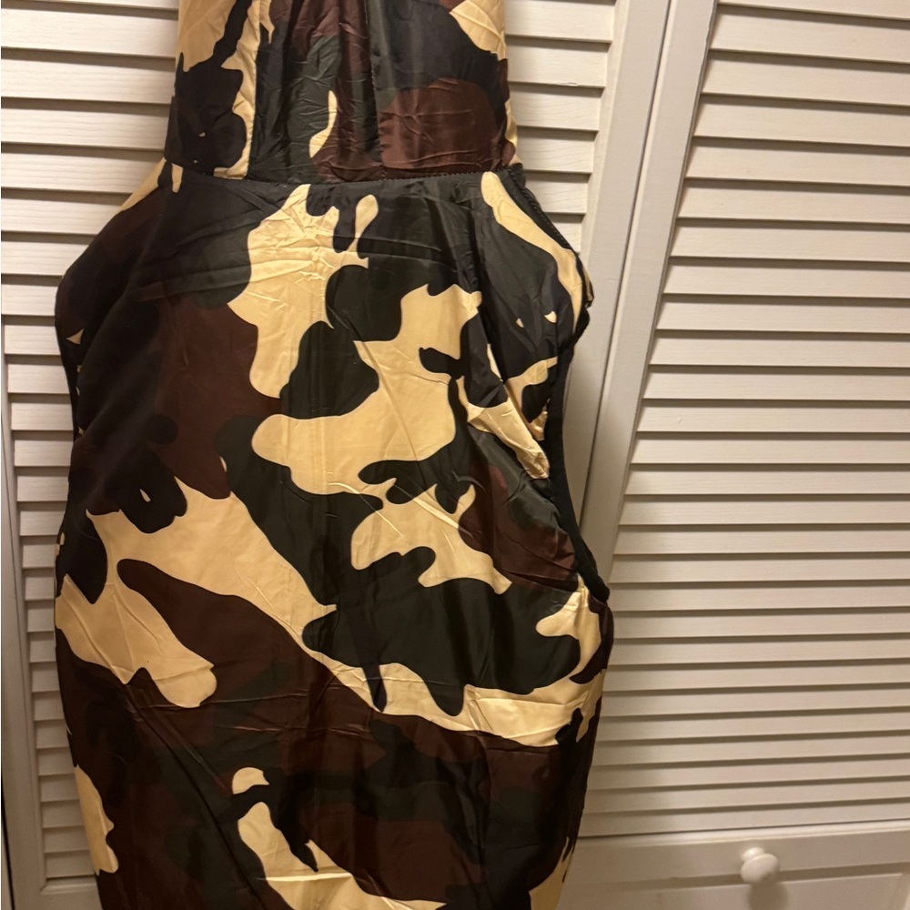 Kids camouflage vest jacket with hoodie.